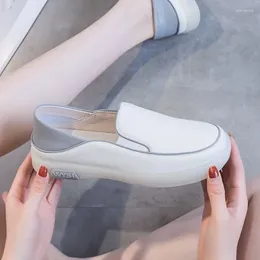 Sapatos casuais de duas peças de sapato único feminino de verão/outono de couro versátil solo solo pequeno branco liso liso de fundo plano