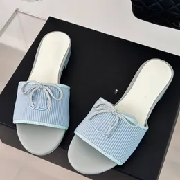 Katırlar kadın tasarımcı sandal yuvarlak ayak parmaklar düz topuk kadife deri terlik tıknaz kayma platform topuk tangs bowtie nakış vintage flip-floplar Slingbacks