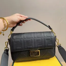 Bolsa de baguete de moda Bolsa preta de maçaneta preta Bolsa de bolsa de bolsa Crossbody Bolsa de ombro de alta qualidade Bolsas de aba de 25 cm de dama de bolsas de embreagem