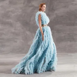Casual klänningar 2024 Ankomst veckade ruffles prom klänning kändis klänning mycket fluffig tyll ljusblå formell parti vestidos para mujer