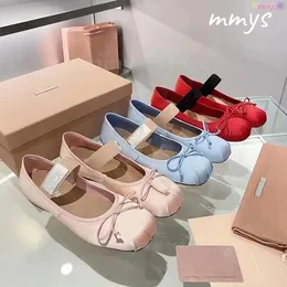 Yeni Tasarımcılar Sandalet Ballet Flats Kadın Ayakkabı Saten Yay Konforu ve Eğlenceli Moksul Düz Dans Ayakkabı Kadınları Kız Tatil Stretch Mary Jane Ayakkabıları