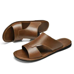 Erkek Yaz Malzemesi Sandalet Siyah Flip Flop Haki Çikolata Kahverengi Ayakkabı Moda Düz Ayakkabılar Gümüş Liptler Plaj Ayakkabıları Boyut: 38-47