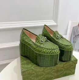 lyxdesigner skor loafers ultralöga klackar tjocka sulade loafers kvinnor kil klack knep läder sten mönster metall spänne avslappnad plattform designer klackar skor