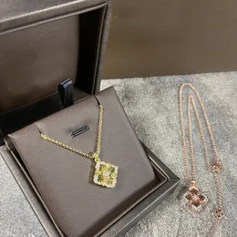 2024 NYTT CLOVER NECKLACE Kvinnors halsband Högkvalitativ dubbelsidig diamant agat hänge halsband 18k guld rostfritt stål designer halsband smycken smycken