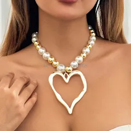 Exaggerated Big Hollow Love Heart Pendant Choker Necklace Women 2024 Trend Imitation Pearl Beads Chain Grunge Jewelry Steampunk