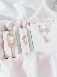 Armbanduhren Eine ovale klassische Mode für Frauen mit Strass-Armband-Quarzuhr und Zirkonschmuck Fünf-teilige Set