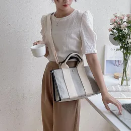 Axelväskor väska kvinnors sömmar handväska mode trend messenger personlighet kreativ duk tote