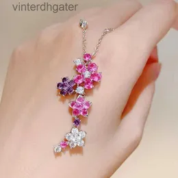 AAA Designer Märke VanClef Women Pendant Halsband Luxury Fine Super Flower Necklace Womens Elegant Clawbone Chain Purple Flower Designer Halsband