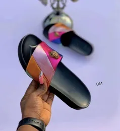 Kurt Geiger Lippers Kadınlar Düz Bottom S Tasarımcı SPLICE Gökkuşağı Sandalet Tasarımcı Ayakkabıları Kartal Kafa Kiri Elmas Terlik Yaz Düz Plajı Lüks Flip Flops GHWE