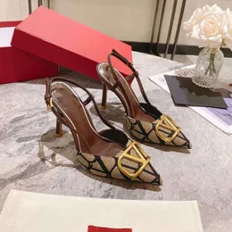 Kutu Vltn Ayakkabı ile Kadın Ayakkabı Tasarımcı Sandalet Terlik Yüksek Topuklu Ayakkabılar Marka Tokası 4cm 6cm 8cm 10cm İnce Topuklu Ayak Toe Siyah Çıplak Kırmızı Dipler Redbottom