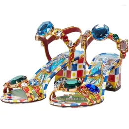 Sandaler Crystal Chunky Heel Böhmen Block Hälta Kvinnor Mixed Color Diamond Beach High Summer Party Dress Shoes