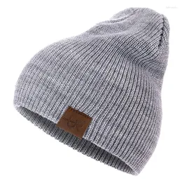 Boinas Unissex Beanie Hat Hat Urgentman Brand Casual Chapéus de Inverno para Homens Mulheres Moda Moda Capinho Hip-Hop Sólido