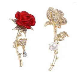 Decoração de broches requintados acessórios de roupas florais liga ligeira coreana pin mano de colar de colarinho de cristal rosa pérola broche