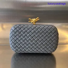 Botega Knot Вечерняя сумка Minaudiere Clutch Fomen Designer Bags Мягкая мягкая или фоларда Interccio Lambskin Кожа с фирменной металлической застежкой узел