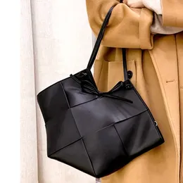 10A Luxury Shopping Bag Tote Handväska Designer Woven Bag damläder Tote Underarm Bag Casual Fashion Shopping Spring New Products