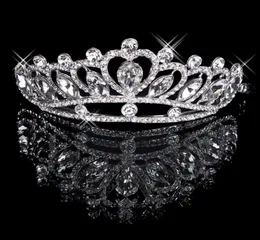 Haartiare auf Lager billig 2020 Diamant Strasshochzeit Kronhaarband Tiara Bridal Prom Abend Schmuck Kopfbedeckungen 180258144885