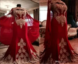 2022 Nuovi abiti da sera arabo rossi di lussuoso pizzo Dubai Dubai Kaftan Abiti da ballo con applique con perline con mantello Par75222776