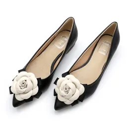 العلامة التجارية Camellia Flower Shoes Women Leather Flats Ladies Office Dress Shoes Pointy Toe أحذية واحدة