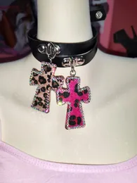 Gioielli da ragazza piccante di nicchia personalizzati fatti a mano originali e fatti in casa realizzati in vera pelle con girocollo collana con crollo a croce di diamanti intarsiato