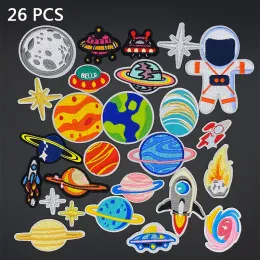 Accessori 26pcs/lotto UFO Astronaut Planet Parch ricamato ferro ricamato su toppe per abbigliamento per motivi fai -da -te strisce adesivi abiti badge personalizzati