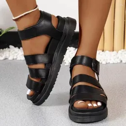 Sandały skórzane rzymskie letnie letnie letnie bezstronne metalowe buty z szwy z szwami mody