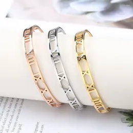 Bangle Fashion Helegon Roman Alphabet Number Bracelet Ladies Titanium مطلي بحجم 18K ذهبي