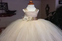 2016 Vintage Spitze rustikaler Champagner -Farbspaghetti -Träger flauschiger Tüll Ballkleid Blumenmädchenkleider für Hochzeiten Abend Party 8711302