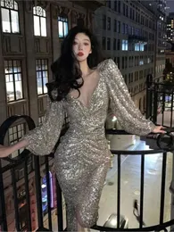 Sukienki zwyczajne Kobiet Party Club Sukienka Sukienka Deep V-dół Seksowne jasne luksusowe niszowe niszowe urodziny Premium Silver Glitter Carzy cekiny