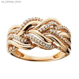 Cluster Rings Huitan Hiutan Hot Trend Gold Color Rings for Women Twist Design Luxury Inlaid Shiny Cz Fashion Luxury Wedding Jewelry Bulk240408