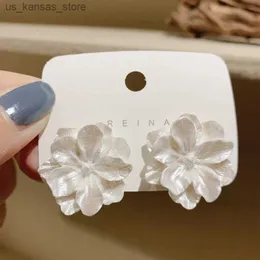 Charm White Flower Stud kvinnliga örhängen vikta akrylsidan Charmig söt blommaflickorörhängen japansk stil örhängen240408