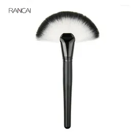 Makeup Brushes 1pcs Large Fan Facial Powder Foundation Blusher Concealer Kabuki Brush Cosmetic Tools Pincel Maquiagem