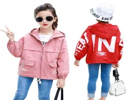 ビッグサイズの春の秋の女の子ジャケット2021新しいスタイルのビッグレター子供のためのフード付きセーター