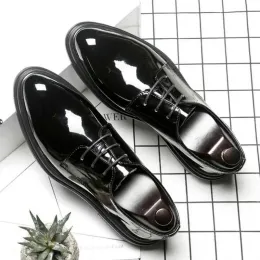Stiefel Männer Oxfords Schuhe Männliche formale Schuhe Patent Leder Männer Brogues Schuhe Schnürung Bullock Business Kleid Lk28
