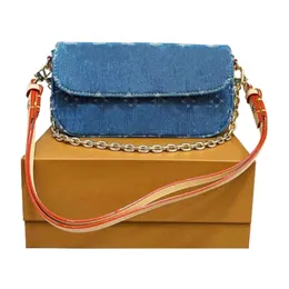 BASSA DI MASHIO DONNA DONNA ASSUNGERMAGGIO BAGUETTA BAGUETTE BASSE DESIGNO DI LUXI BASSO LOGO RACCHIA RACCORA CROPO CROPO CROPO PROVA DENIM