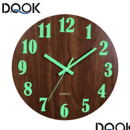 Relógios de parede de 12 polegadas de madeira luminosa luz silenciosa de maneira escura de moda nórdica não correndo com 230504 entrega de gota dhfez
