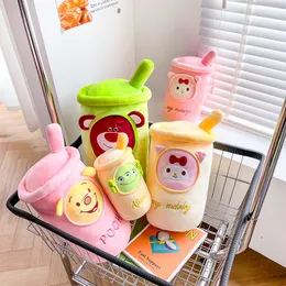 2024 Оптовая милая фаршированная аниме -кукла животных плюшевые игрушки для молока чашка чашка подушка игрушки для дома.