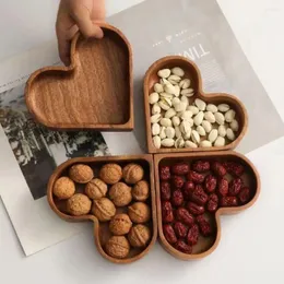 Dekorativa figurer Hjärtformad valnötfruktlåda Lätt användning Stapelbar färg Hjärtformad Snack Plate Spara Space Solid Wood Tray