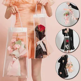 Wrap regalo 10pcs per sacchetti bouquet sacchetti di imballaggio fiori che avvolgono trasparenti con manico Fiorista Fiorista Presentazioni per feste in plastica