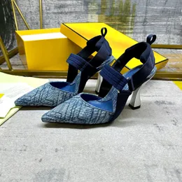 Модельер -дизайнерские женские туфли на каблуках сандалии модные пляж Толстый нижний нижний штифт Алфавит Леди Сандаль Кожаная кожаная высокая каблука к 1978 году S611 01