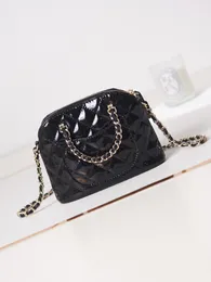 Designer Shell Bag axelväska handväska crossbody väska 10a spegel högkvalitativ lack läder kedja svart kvinnors väska vintage makeup väska