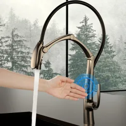 Gunmetal/gebürstete Gold/Chrom-Ausziehküche Wasserhahn Digitale Display intelligenter Kalt- und Heißspüle Wasserhahn