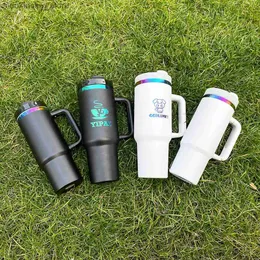 Becher Großhandel Großhandel unter 30 Unzen 40 Unzen Pulverbeschichtet Schwarzweiß Holoraphisch Regenbogen -Edelstahl -Tumbler mit Griff für Laser -Enravinsold durch Fall L49