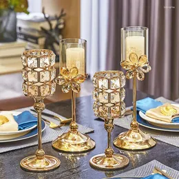 I portacandele hanno l'odore del tavolo da matrimonio in cristallo candelabuso e supporta le lanterne decorazioni per la casa