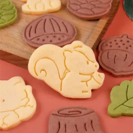 Autumn Leaves Squirrel Owl Fox Mönster 3D Biscuit Mold Thanksgiving Kastanjer Pine Cones Fondant Cookie Cutter Mold Baking Tool