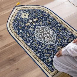 Matro di preghiera in flanella per movimenti musulmani del Ramadan Adoratura in ginocchio Anti Slip Floor With Tassels morbido tappeto di preghiera di viaggio portatile 240401