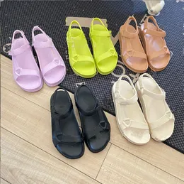 Designers tofflor känner sandaler män skor dubbelbands glid f toffla kvinnor sandal halm glider gummi tofflor