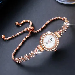 Armbanduhr 1PCS Frauenmodentrend Luxusschmuck Strass Quarzband Brazelet Uhr für Verwandte und Freunde Weihnachten Geburtstag Geschenke