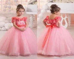 2018 Nuovo rosa Off Spalla Flower Girls Dresses Tulle Tulle Short Short Maniche Principessa Bow Kids Formal Wear Girl039S Pagea9932573