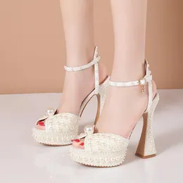 Zarif Büyük İnci Beyaz Düğün Ayakkabı Sandalet Moda Peep Toe Yüksek Topuklu Lüks S Pompalar Gelin Parti Balo Ayakkabı 240327