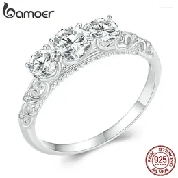 클러스터 반지 Bamoer 1.1cttw 라운드 Moissanite Platinum 도금 링 여성 D 컬러 vvs1 Ex Lab Diamond Engagement 925 Sterling Silver